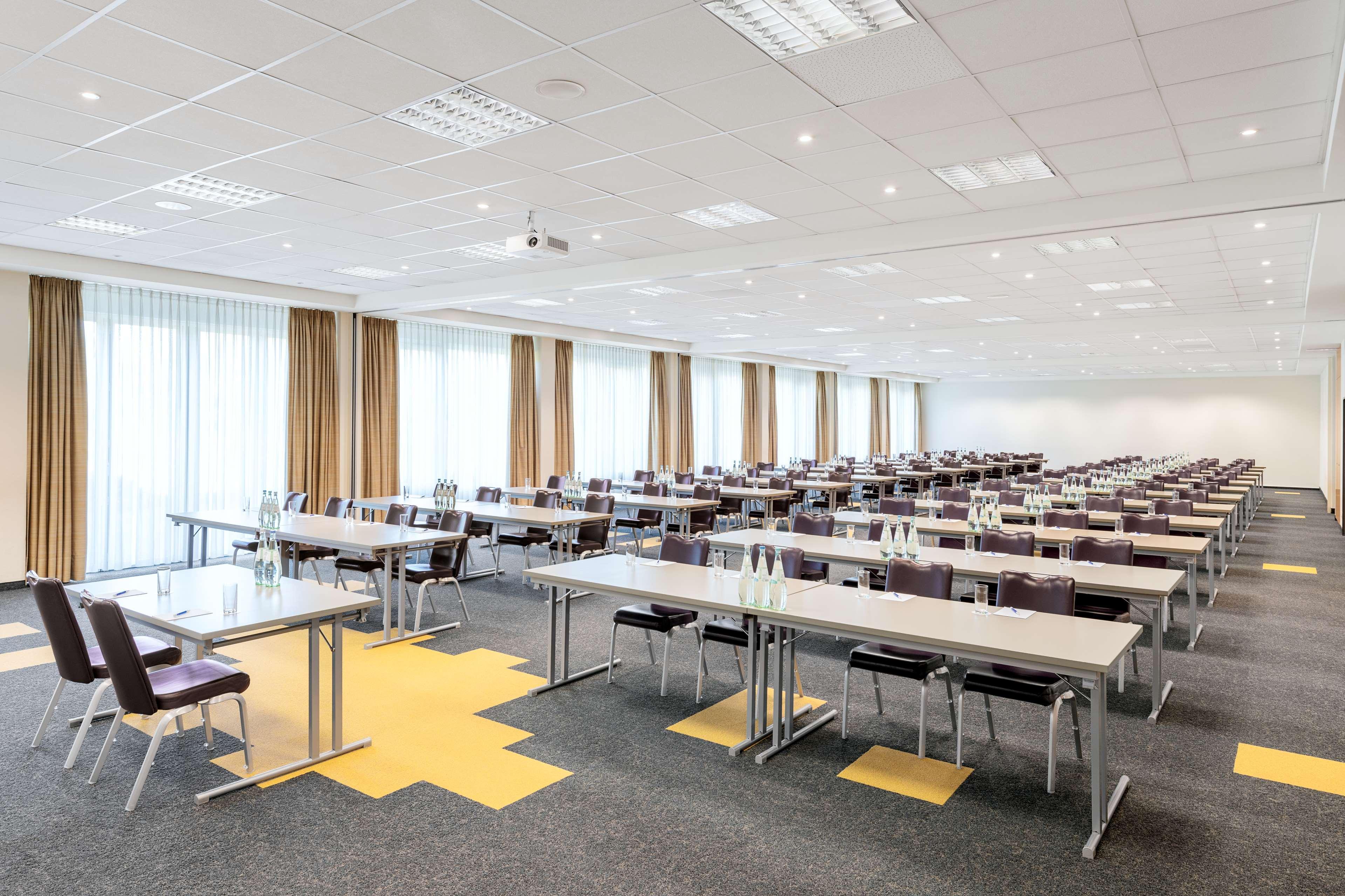 Nh Leipzig Messe Hotell Exteriör bild